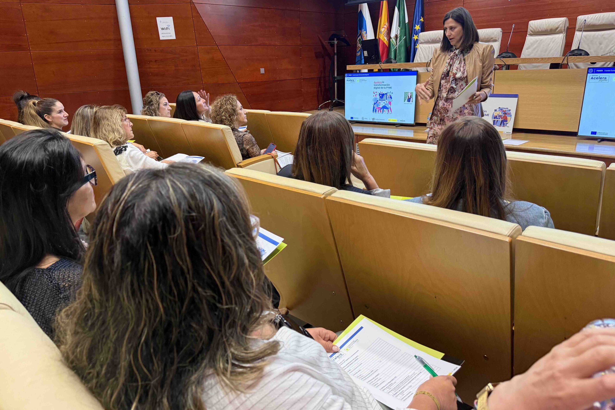La Oficina Acelera Pyme Huelva impulsa la marca personal de mujeres cooperativistas con apoyo de la inteligencia artificial